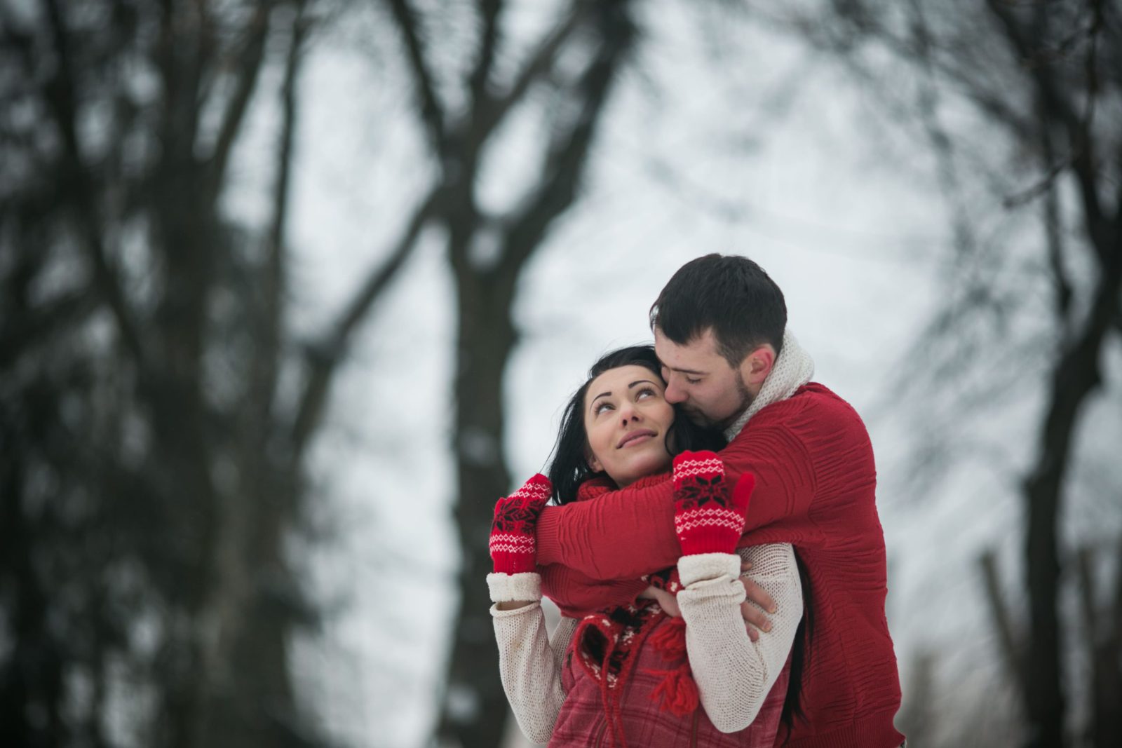 embracing-couple-winter-forest