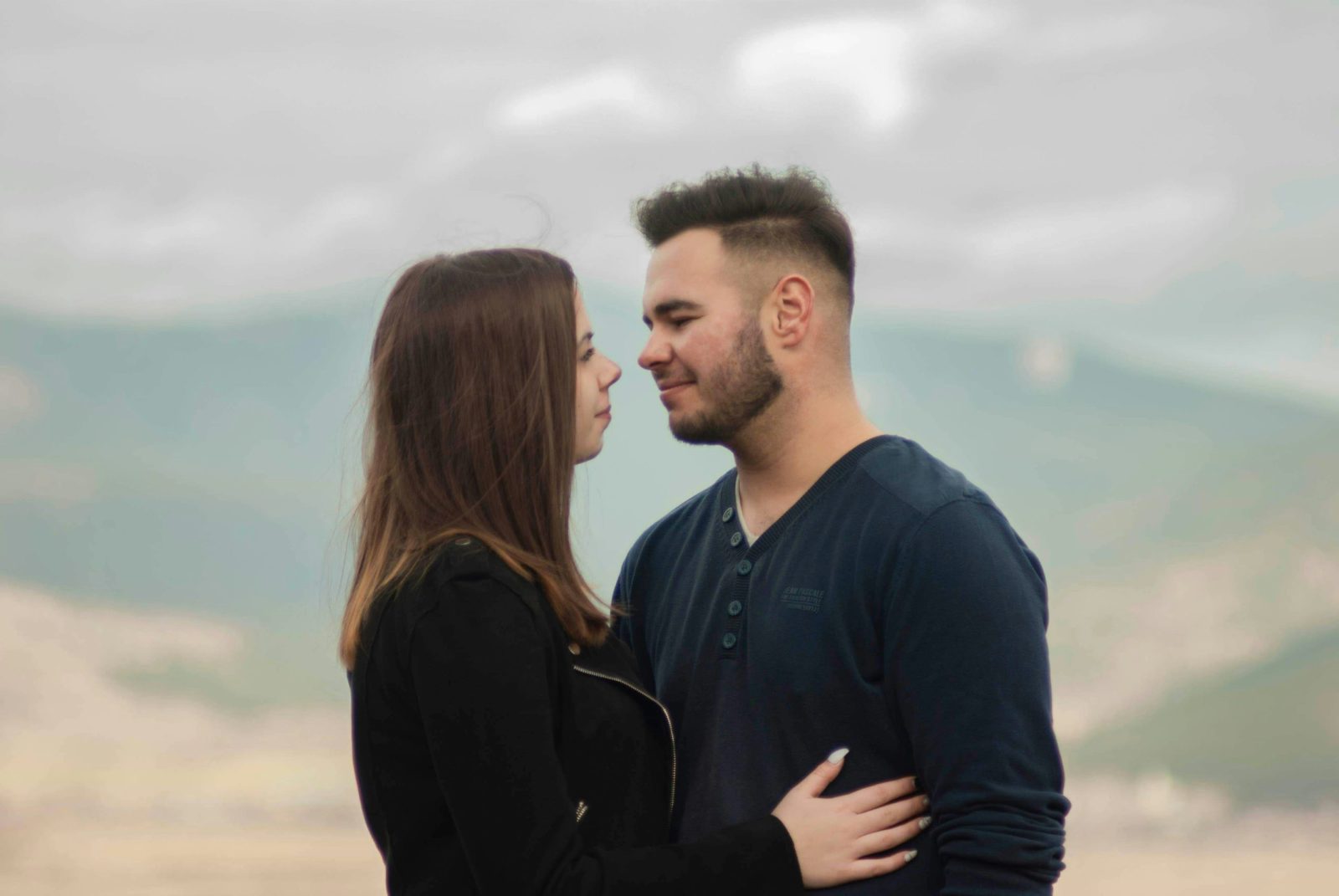 szocs-viola-UzCDcsCxFlk-unsplash